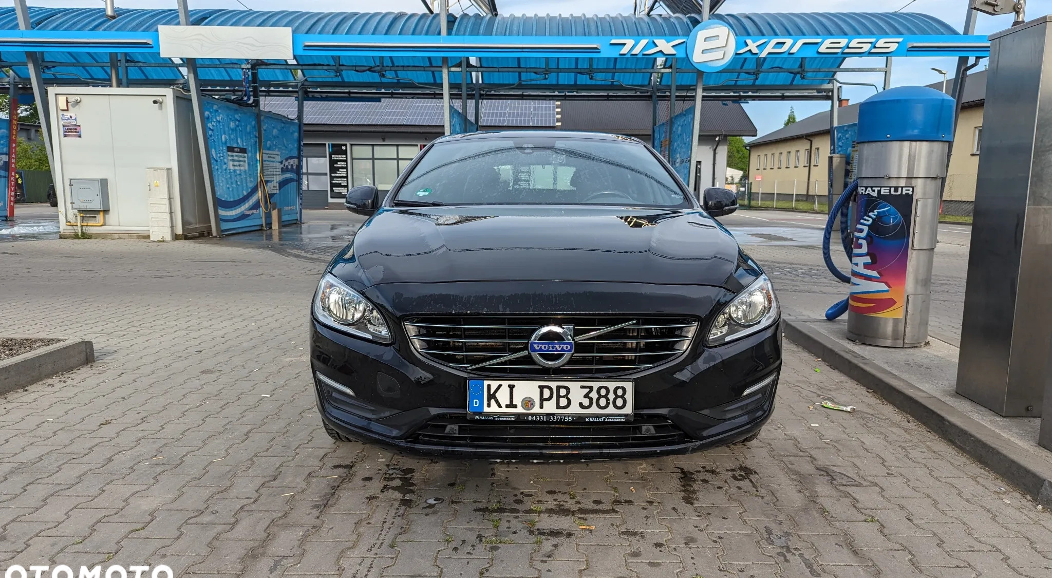 Volvo V60 cena 45000 przebieg: 225821, rok produkcji 2016 z Andrychów małe 277